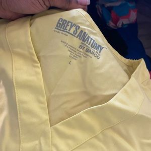 Bright yellow Greys Anatomy scrub set Size large in top and bottom